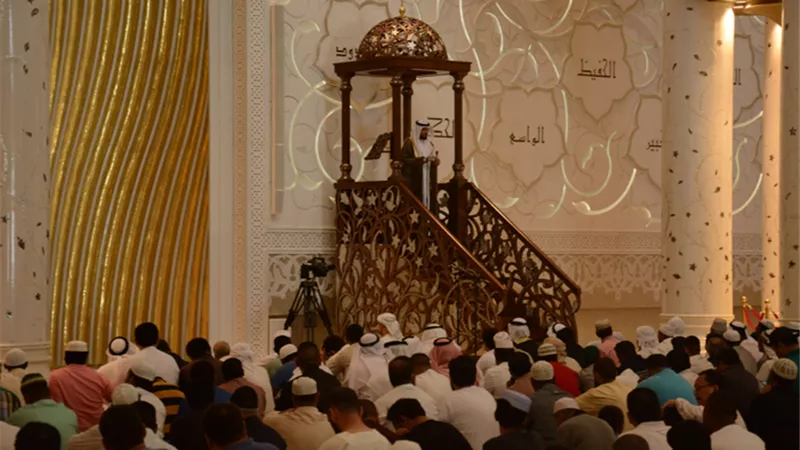 3 أخطاء شائعة إذا فعلتها في صلاة الجمعة تصبح باطلة!