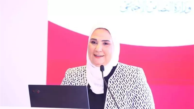 8000 حقيبة مدرسية.. القباج تستعرض تقرير مؤسسة التكافل الاجتماعي بمحافظات الصعيد