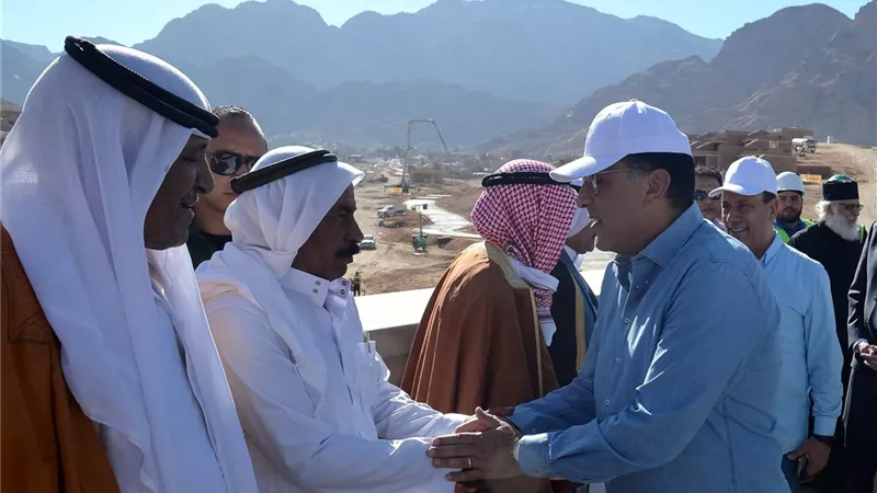 صور| رئيس الوزراء يُتابع تنفيذ مشروعات «التجلي الأعظم» بسانت كاترين