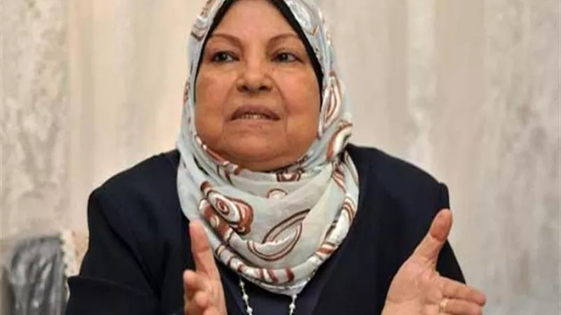 سعاد صالح: لا يجوز للزوج أن يسأل زوجته عن راتبها أو ميراثها