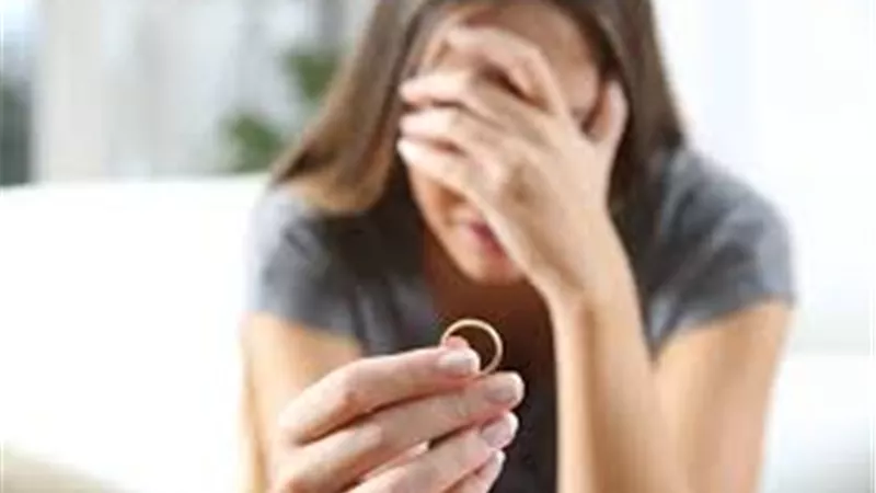 زوجة في دعوى طلاق: جوزي هجرني واعتدى على والدي بسبب أصدقاء السوء