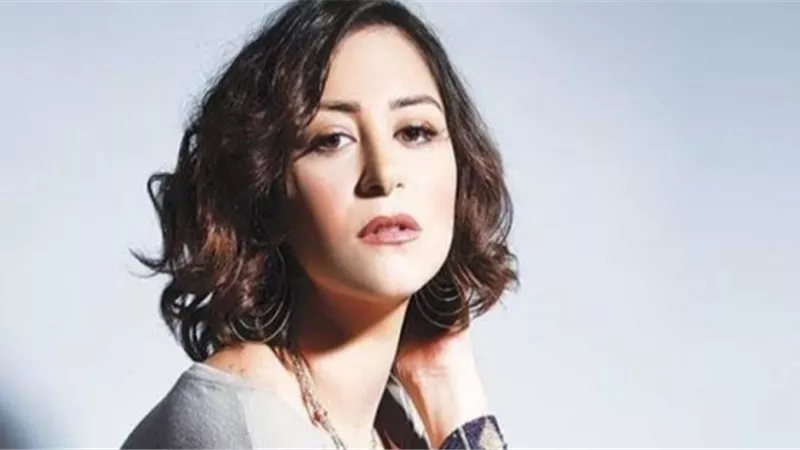من إليسا لـ منة شلبي.. 7 فنانات لم يتزوجن رغم جمالهن وتقدمهن في العمر