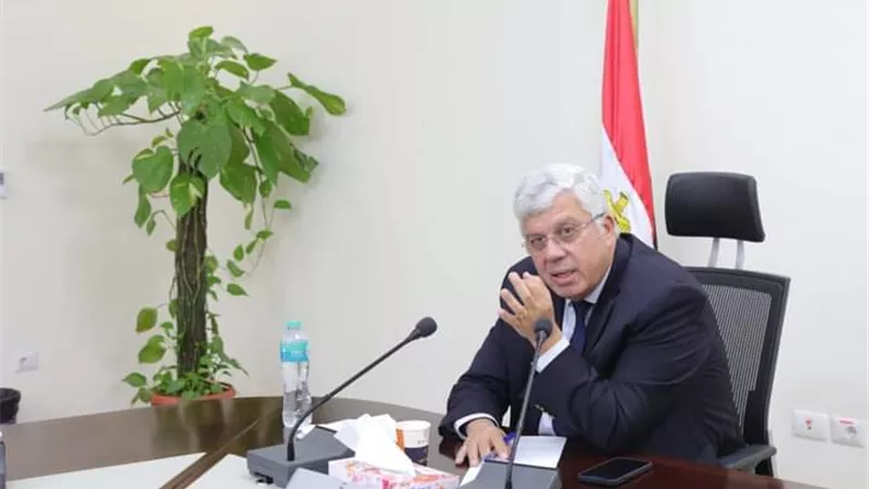 أيمن عاشور يجتمع برؤساء الجامعات التكنولوجية لمتابعة سير العملية التعليمية