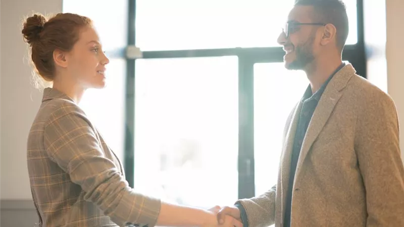 أهمها فترة التعارف.. 4 مراحل لاختيار شريك حياتك