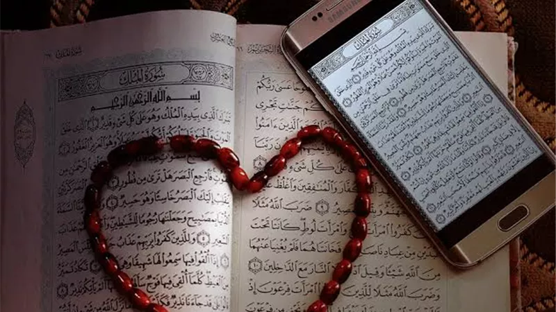 هل يجوز قراءة القرآن من الهاتف بدون وضوء؟.. دار الإفتاء تُجيب