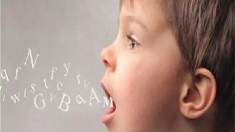 في اليوم العالمي للتلعثم.. إليك أسباب الإصابة وكيف تحمي طفلك منه؟