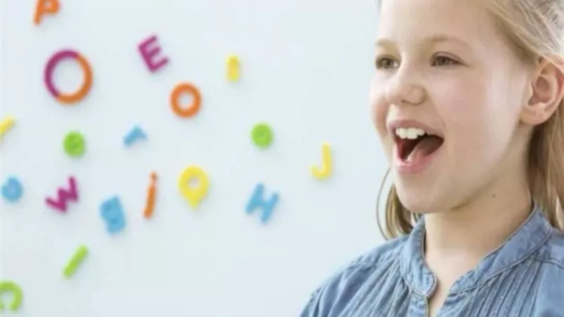 6 نصائح مهمة يجب اتباعها للمساعدة في علاج الطفل المتلعثم