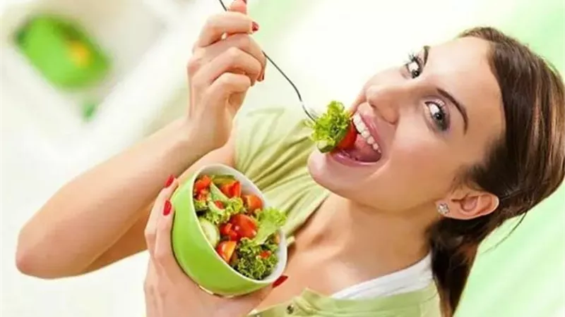 بينها شرب المياه.. طرق سهلة لتفقدي وزنك ببساطة