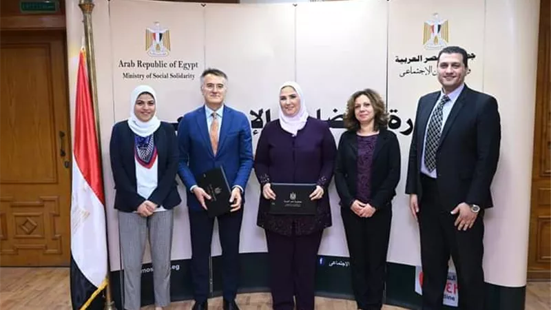 لتوظيف الشباب.. نيفين القباج توقع مذكرة تعاون مع معهد 