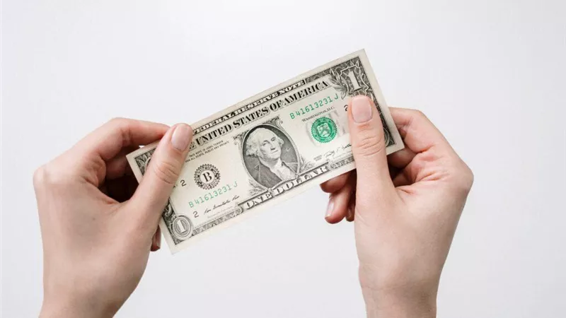 سعر الدولار.. تعرفي على الارتفاع القياسي بعد قرار البنك المركزي