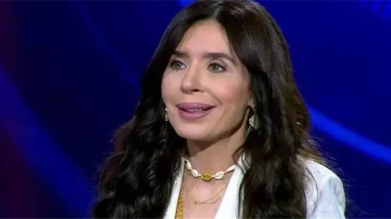 الراقصة دينا: تزوجت 9 مرات.. وحاولت الانتحار لهذا السبب!