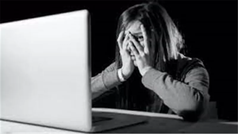 المتهم بابتزاز فتاة في سوهاج: «جبتها بالحنان فصورت نفسها وبعتتلي»