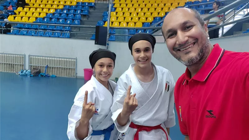 شقيقتان سيناويتان أوائل قطاع القناة في الكاراتيه
