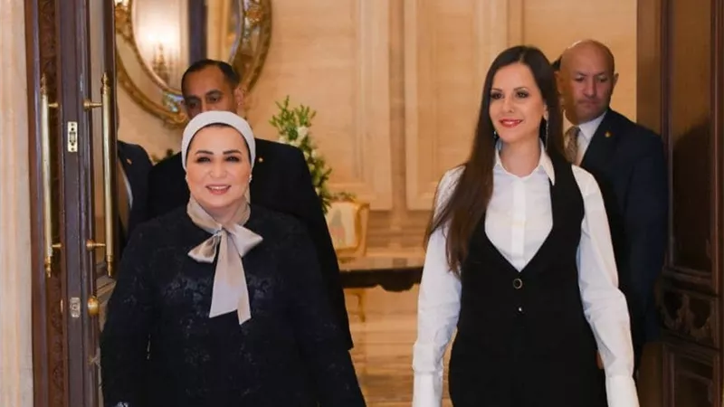 السيدة انتصار السيسي تصطحب قرينة رئيس صربيا في جولة بمدينة الفنون