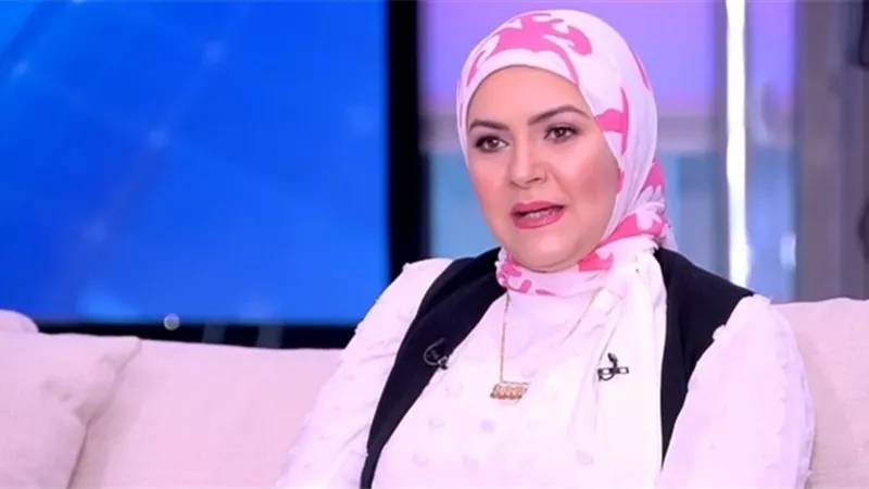 منال عبداللطيف: «الحياة الزوجية مشاركة.. وارتداء الباروكة تحايل على الحجاب»