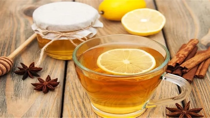 إنقاص الوزن وطرد السموم.. فوائد مذهلة لشرب الماء بالعسل تعرفي عليها