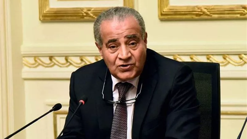 وزير التموين يُطمئن المواطنين: جميع السلع متوفرة وبكميات كبيرة