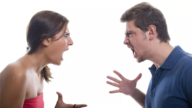 هل يجوز للمرأة مقاطعة إخوتها وأهلها في حال الضرر؟.. الإفتاء تجيبك