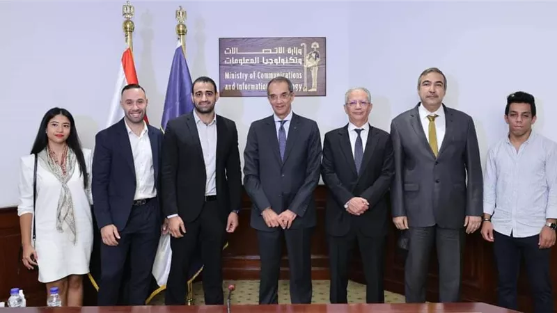 لقاء يجمع وزارة الاتصالات ومسؤولي شركة 