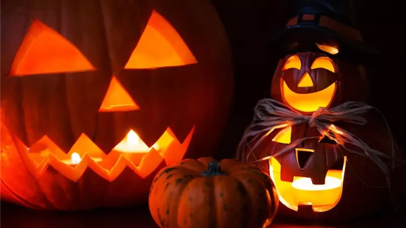 بينها «استقبال الأموات».. طقوس غريبة حول العالم احتفالا بعيد الهلع