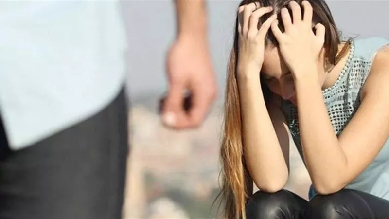 «جوزي مريض بالنسوان».. زوجة أمام المحكمة: «قالي هانزل أصلي وراح نام مع جارتي»