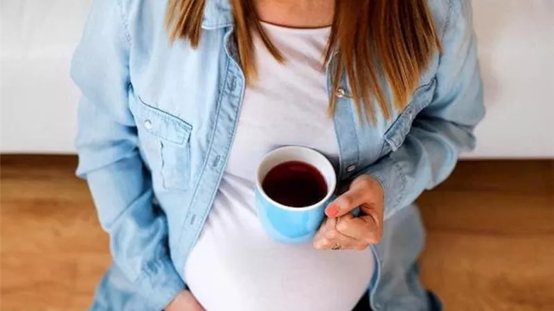 أبرزها الإجهاض.. 3 أضرار للقهوة على الحوامل