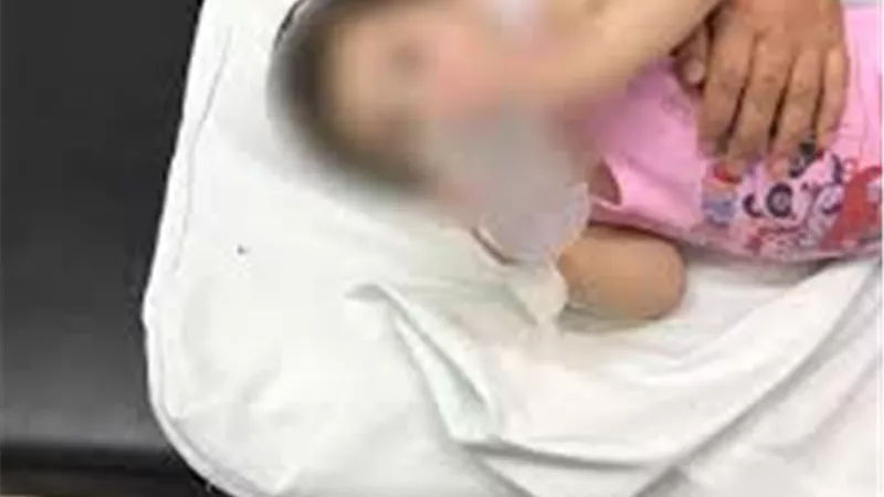 الداخلية تكشف ملابسات فيديو سيدة تحمل طفلًا مخدرًا