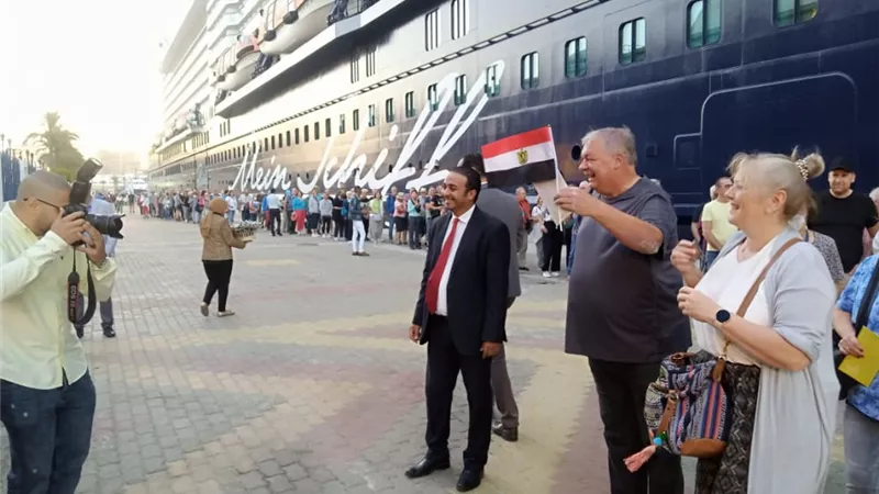الإسكندرية تستقبل السفينة السياحية «Mein Schiff 5»