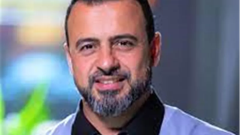 مصطفى حسني: تحكموا في مشاعركم أثناء النقاشات