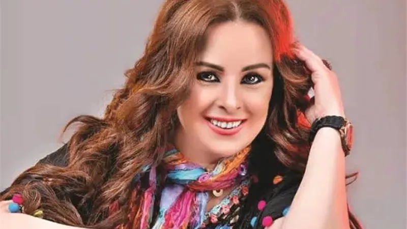 حنان شوقي تدعم أبطال عرض «علاقات خطرة» بمهرجان «آفاق مسرحية»