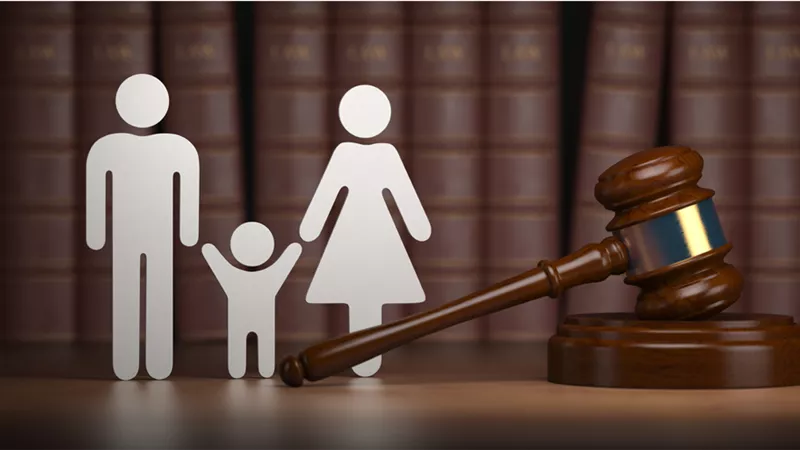 زوجة تطلب الطلاق: تخلى عني من أجل والدته وحرمني من النفقة