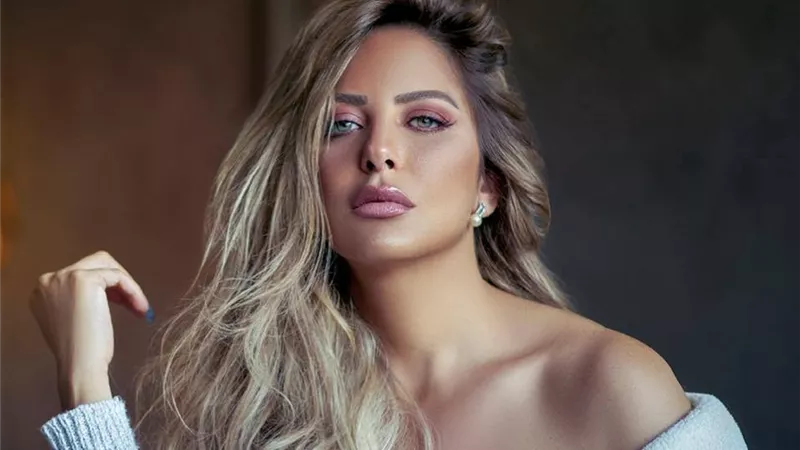 حديث نبوى على كتف ريم مصطفى العاري