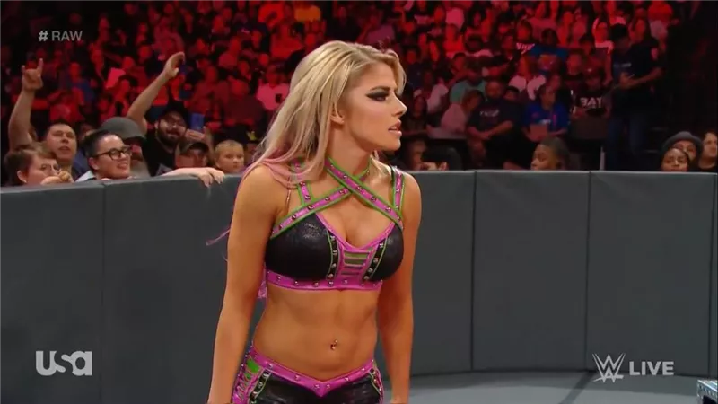 أليكسا بليس بطلة اتحاد WWE: لست راضية عن أسلوبي الحالي