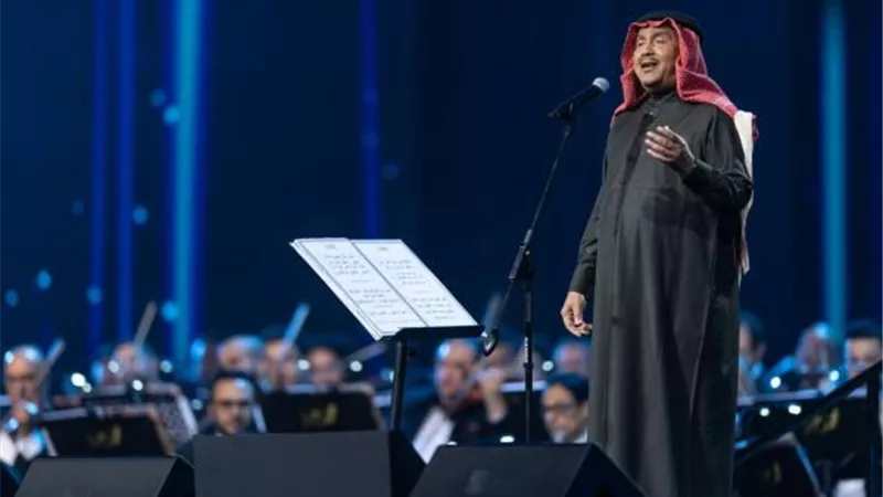 محمد عبده يُثير الجدل في موسم الرياض بسبب داعية إسلامي (فيديو)