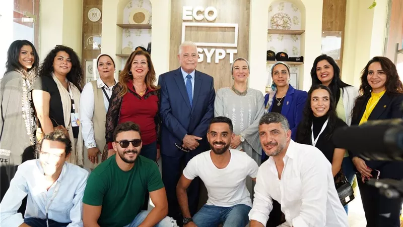قمة المناخ.. محافظ جنوب سيناء ووزيرة البيئة يفتتحان معرضًا لمنتجات القائمة الخضراء