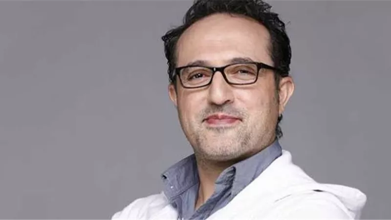 على غرار حسين فهمي.. شريف مدكور يُحدد «دريس كود» للمحجبات في برنامجه!