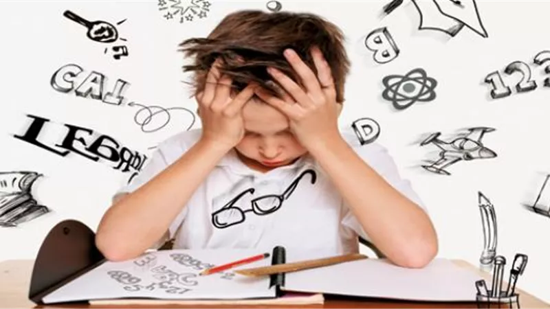 انقذيه.. علامات تدل أن طفلك مصاب بصعوبات التعلم