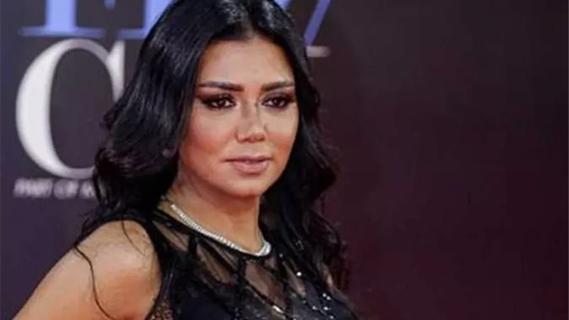 رانيا يوسف تظهر لأول مرة في مهرجان القاهرة السينمائي.. هل خالفت الـ«دريس كود»؟
