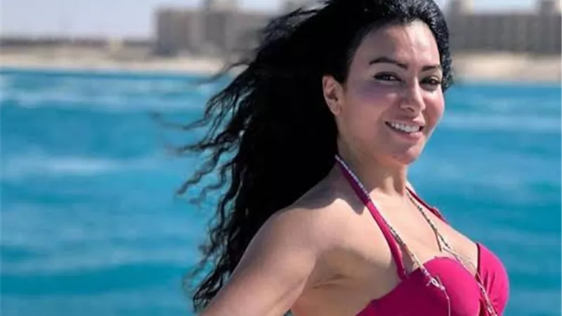 ميرهان حسين.. ببطن مكشوف في مهرجان القاهرة السينمائي