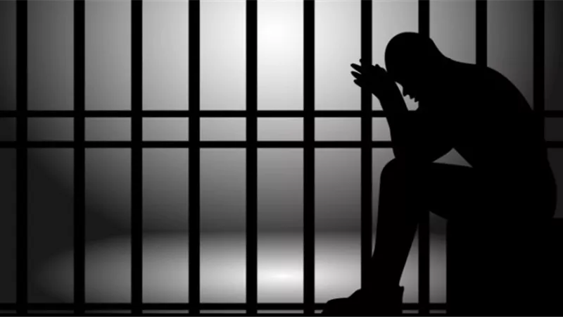 حبيب خلف الأسوار.. فتاة تقع في غرام سجين قاتل