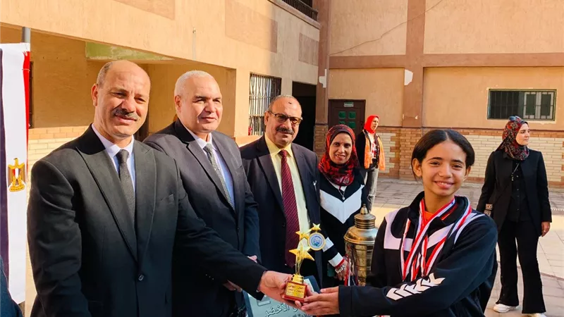 «التعليم» تكرّم الطالبات الفائزات ببطولة ألعاب القوى في الإسكندرية