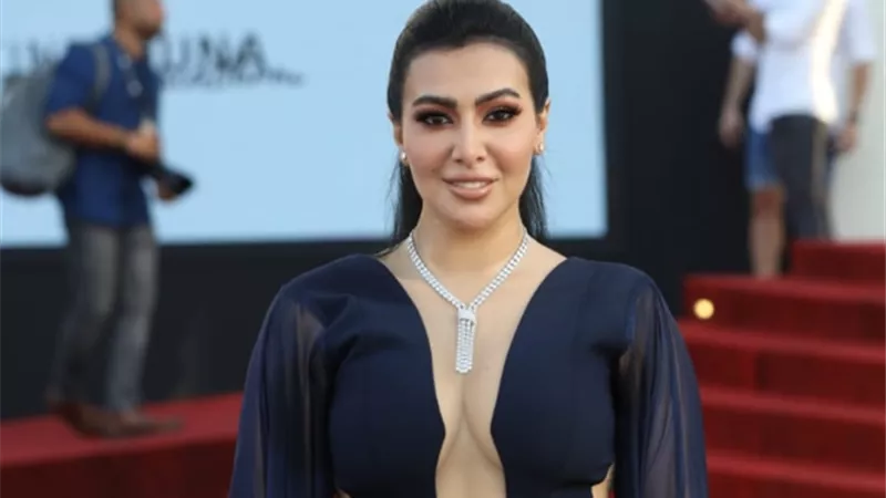 «نشرة أهل الفن».. حلق عمرو دياب..إطلالة ميرهان حسن.. رسالة راندا البحيري