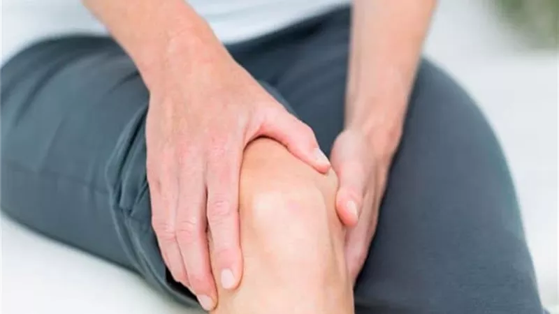 كيف تعالجين خشونة الركبة على الطريقة الهندية؟