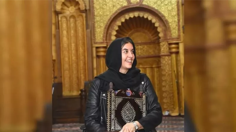 جولة سياحية بشرم الشيخ  لمغنية الأوبرا العالمية فرح الديباني.. صور   