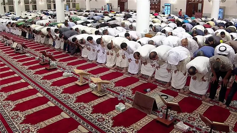 ساعة الاستجابة.. تعرفي على الأوقات المفضلة لترديد الأدعية يوم الجمعة