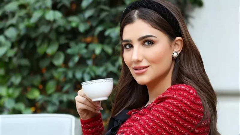 «نشرة هير فاشون».. مي عمر بجيب قصير وهدي المفتي بدون ميكاب ونور بجمبسوت