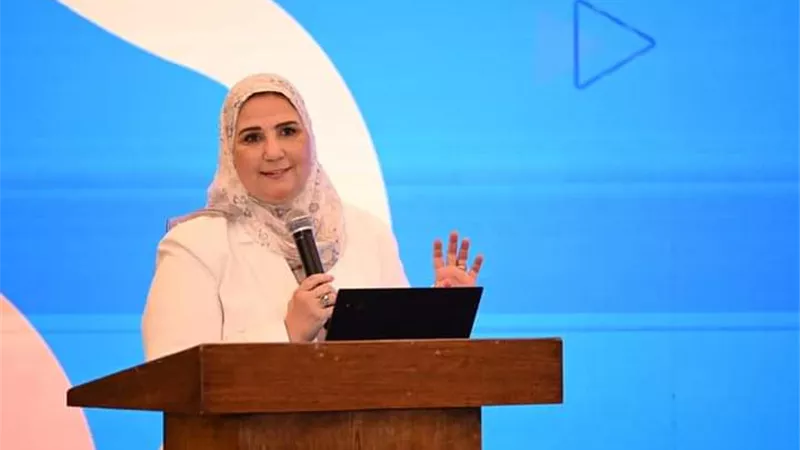 وزيرة التضامن توجه بتقديم إعانات مالية لأسر ضحايا حادث الغردقة