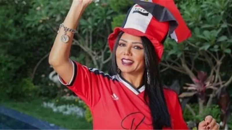 مع بدء فعاليات كأس العالم.. جميلات الفن بقمصان نجوم العالم