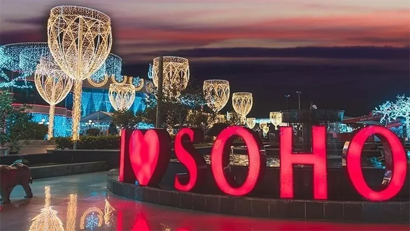 أنوار «سوهو سكوير» تضيء سماء شرم الشيخ احتفالا بالكريسماس