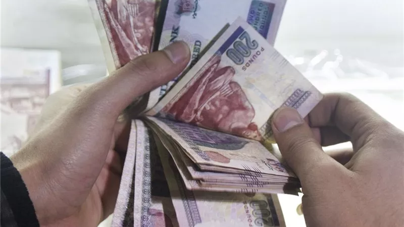 اعترافات مثيرة لمروجة العملة فئة الـ200 جنيه المزورة بحلوان